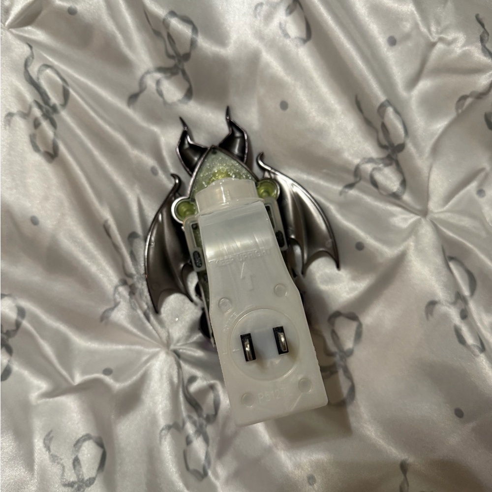 Bath & Body Works Disney Villains wallflower Maleficent light up plug in - Picture 3 of 7